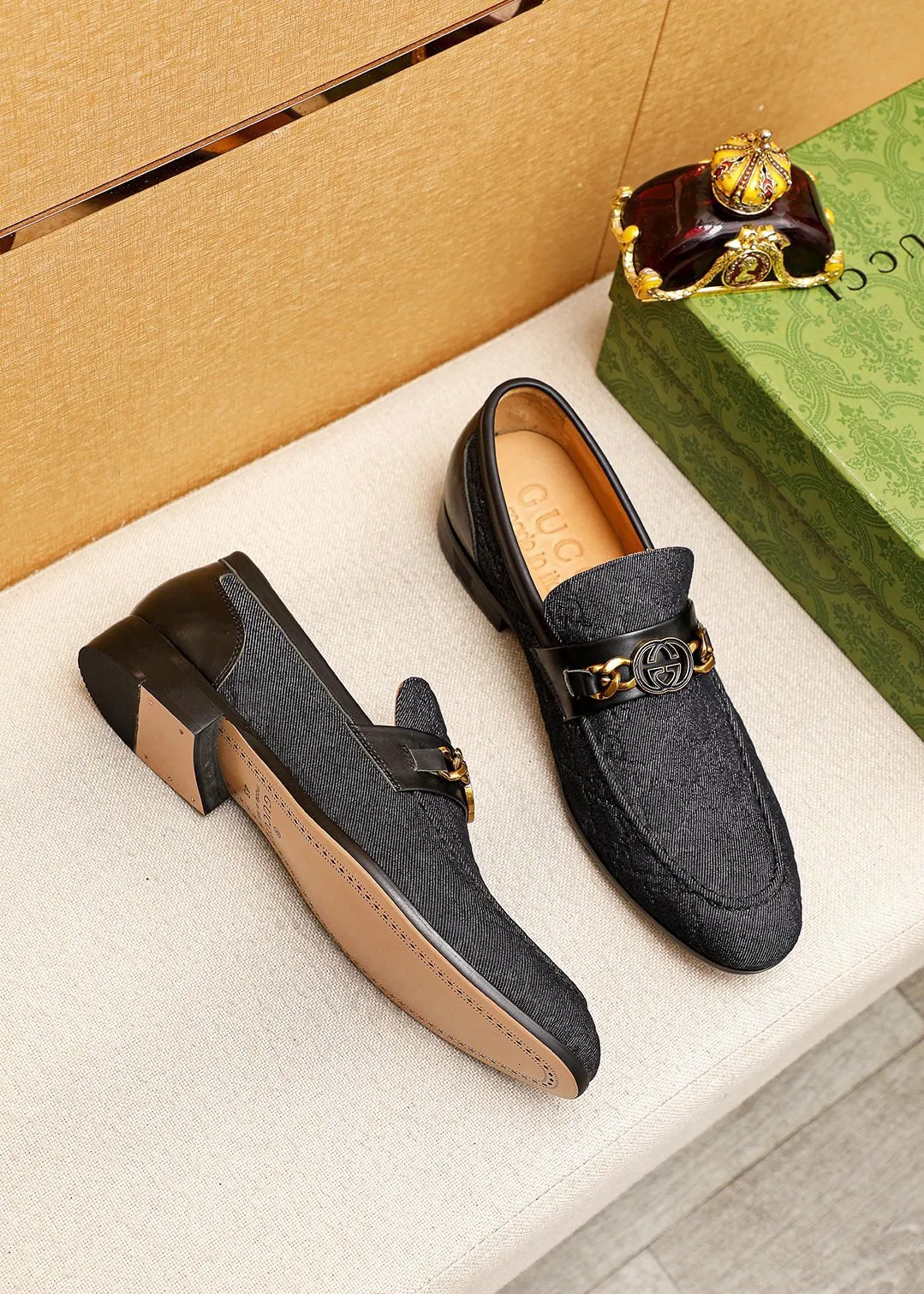 Men's shoes 💰462 💐 Product trademark: GUCCI "Gucci" casual leather shoes Regular size: 38-44 (45.46.47🉑️Customized) Product materials: Selected imported first-layer fabric upper + luxury hardware buckle, imported cowhide leather lining. Strong three-dimensional visual effect, original outsole Color: 3⃣️colors available